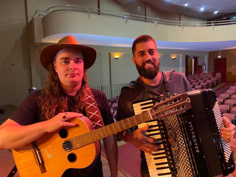 Show em formato digital homenageia a tradição da Viola e do Acordeom