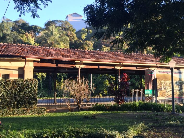 Implantação de Trem Turístico é tema de reunião em Poços