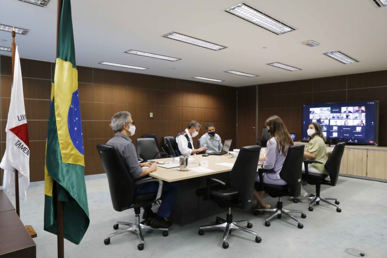 Sindicatos são contrários ao retorno das aulas presenciais em Minas e prometem fiscalização