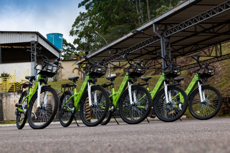 Projeto pioneiro na região em mobilidade elétrica tem início em Poços