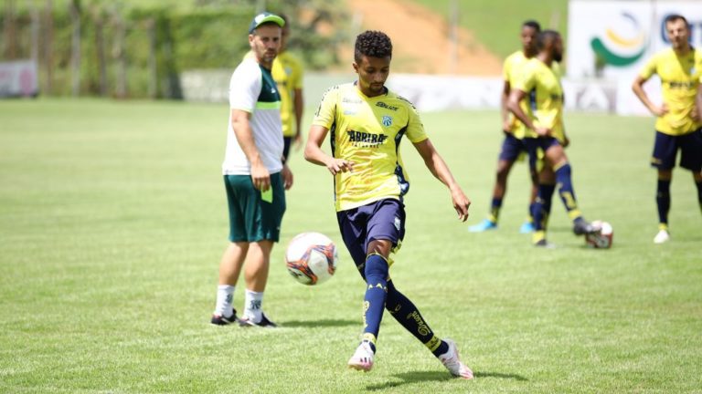 Caldense treina no Estádio do Mamoré para enfrentar a URT