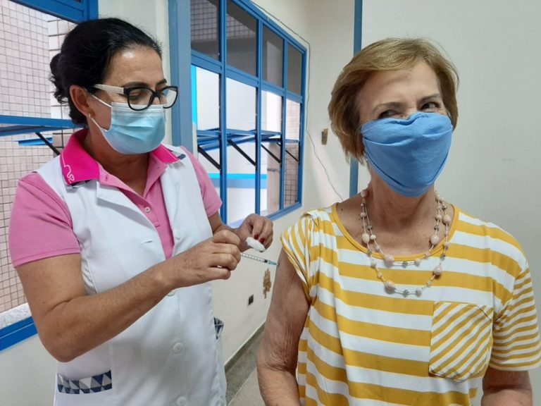 Idosos de 74 a 78 anos serão vacinados desta quarta até segunda, 29