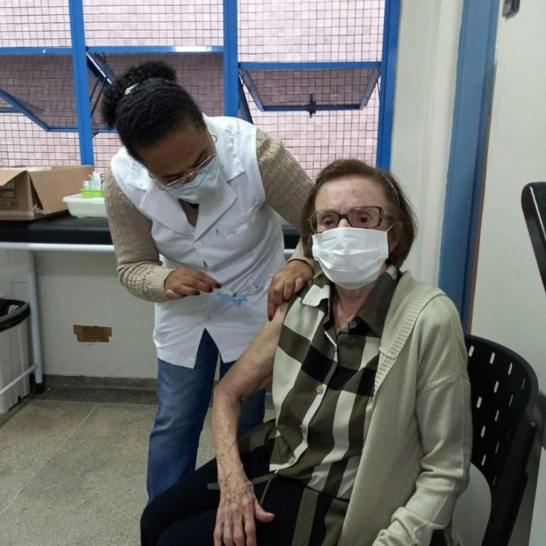 Idosos de 79 a 81 anos recebem a vacina nesta quarta e quinta (17 e 18)