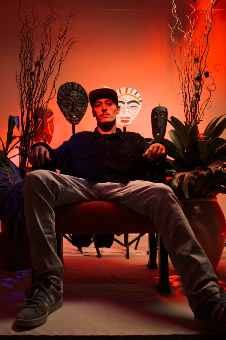 Dough lança novo videoclipe chamado “Olhos em Direção”