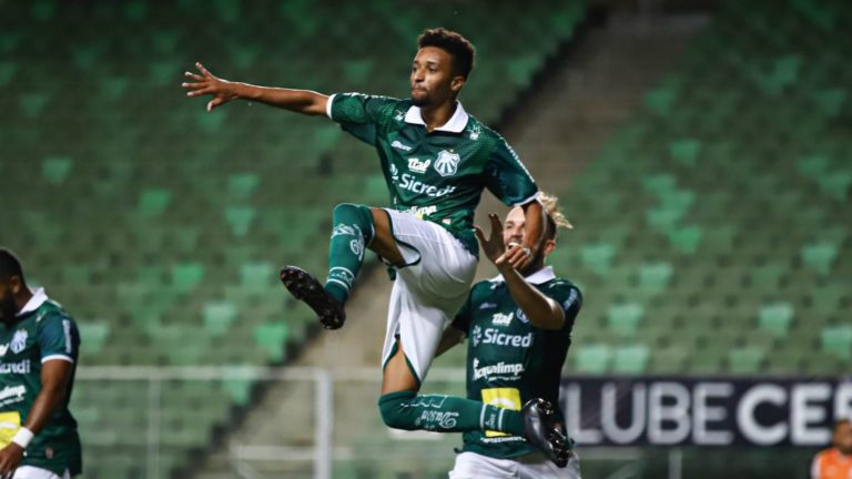 Caldense vence o Coimbra em BH e volta ao G4