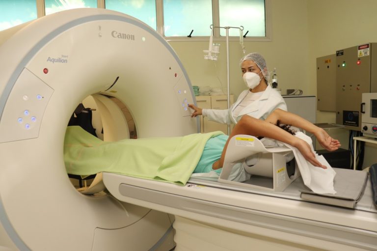 Novo tomógrafo do Hospital Unimed Poços agiliza exame e emite 40% menos radiação