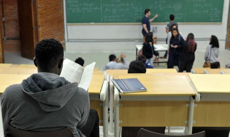 Prouni: começa entrega de documentos para bolsas remanescentes