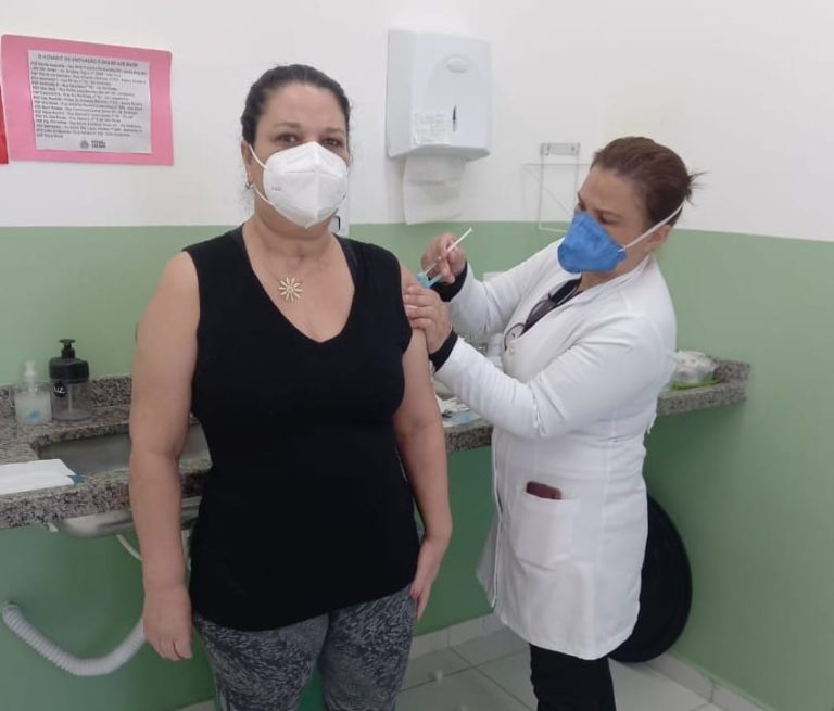 Poços lidera ranking de vacinação contra a Covid-19 na Regional de Saúde