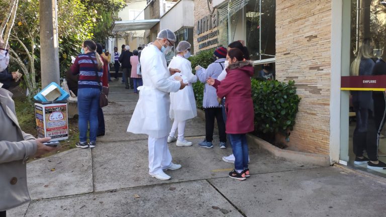 Estudantes de Enfermagem da PUC fazem campanha de doação de sangue para a Santa Casa