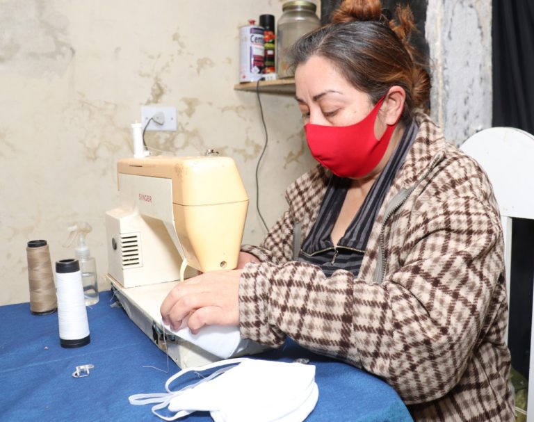 Máscara + Renda atende 10 novas costureiras da Zona Sul de Poços