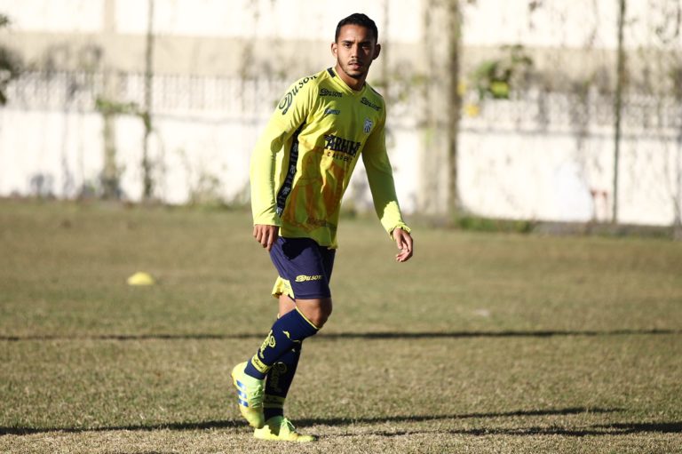 Caldense apresenta reforço Bruno Rafael, atacante que estava no CSA
