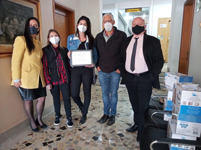 Família de paciente em recuperação de Covid doa seis colchões pneumáticos para a Santa Casa 