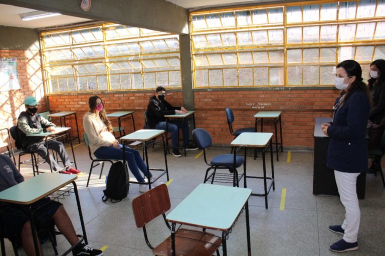 Aulas voltam em Poços nesta segunda em sistema híbrido