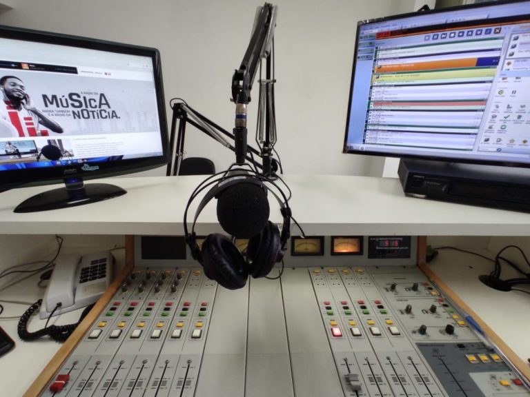 Rádio Libertas recebe músicos locais em participação ao vivo