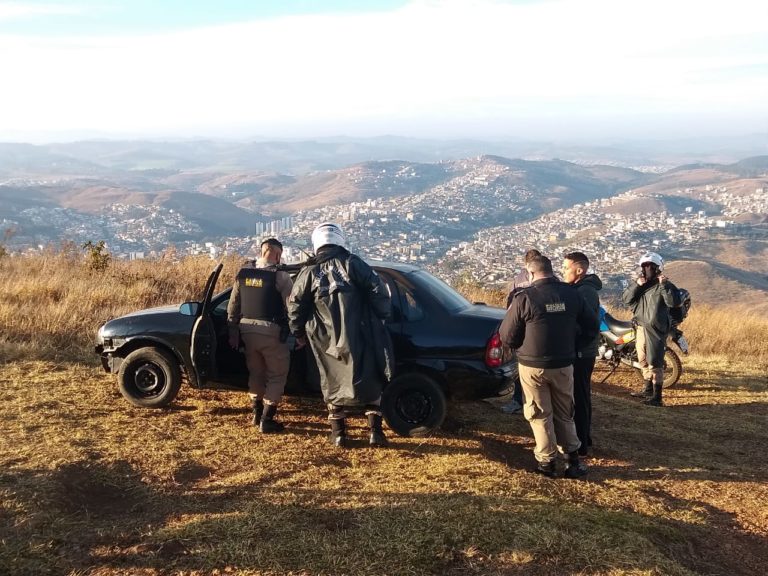 Homem é preso na rampa de voo livre por vandalismo e dirigir bêbado