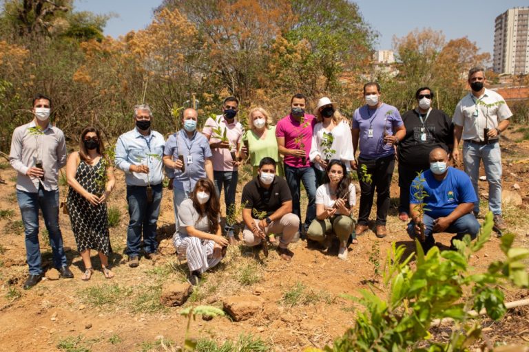 Plantio de árvores marca início do 18. Congresso do Meio Ambiente