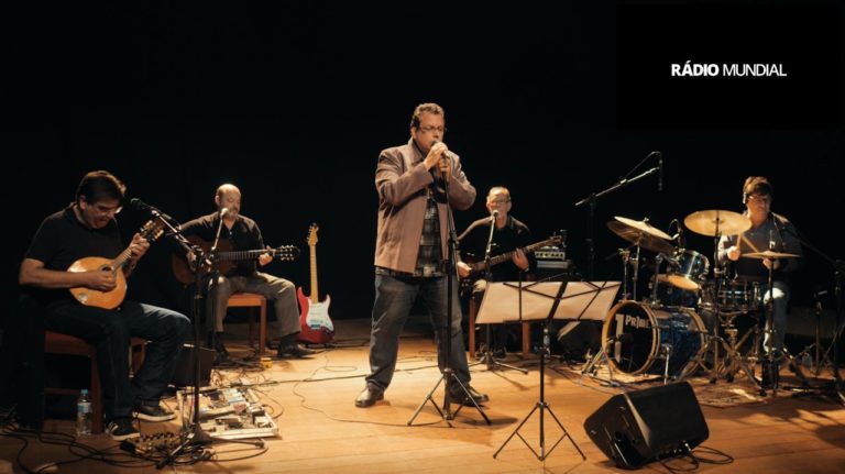 Poços Curte em Casa apresenta o show Rádio Mundial neste sábado, 2