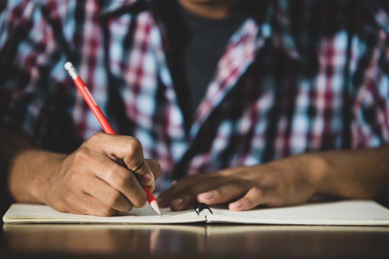 Autarquia Municipal de Ensino lança curso de alfabetização de jovens e adultos