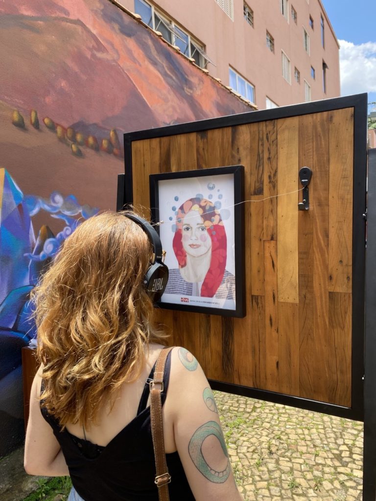 Exposição multimídia homenageia autoras mineiras com cartazes e podcasts