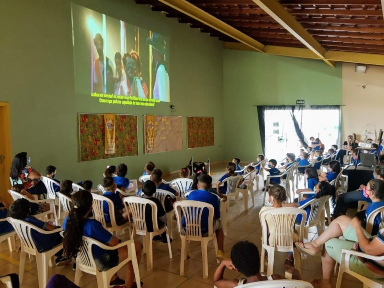 Rasgacêro exibe filme “Um Boi Bem + Brasileiro” em escolas municipais