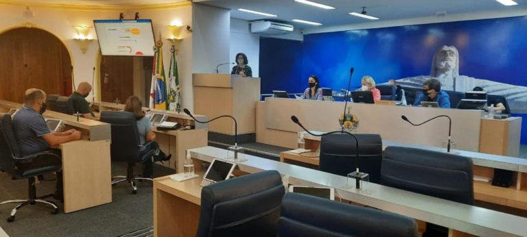 Integrantes do Canal Vida do Lixo visitam Comissão de Meio Ambiente da Câmara