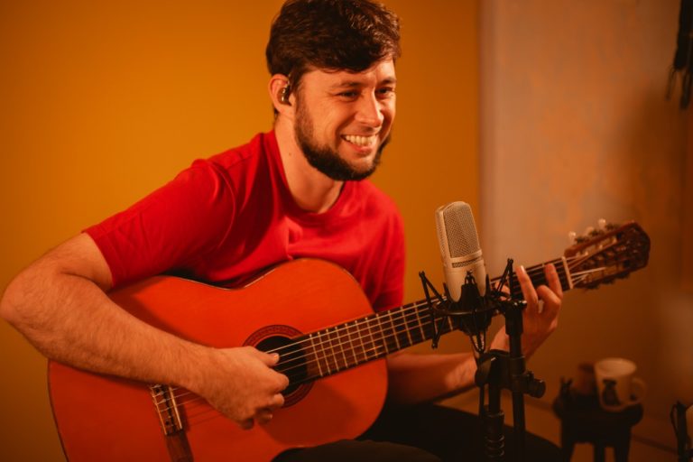 Pedro Cezar lança novos projetos musicais