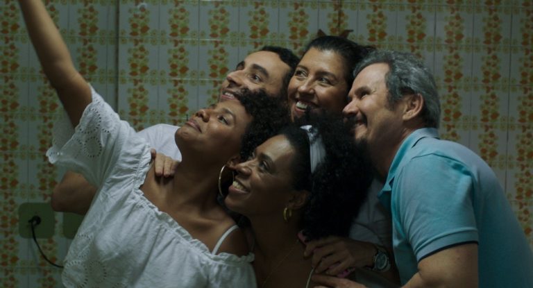 Praça do Museu tem cinema e pipoca de graça nesta sexta