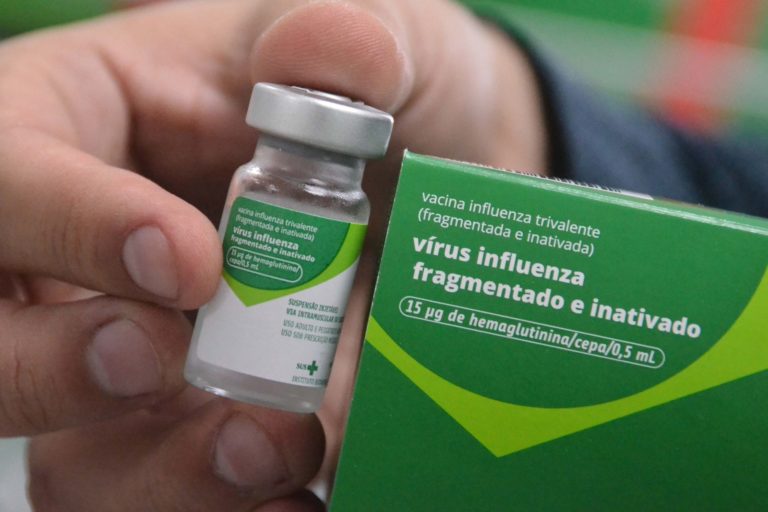 Saúde vacina quem ainda não se imunizou contra a gripe