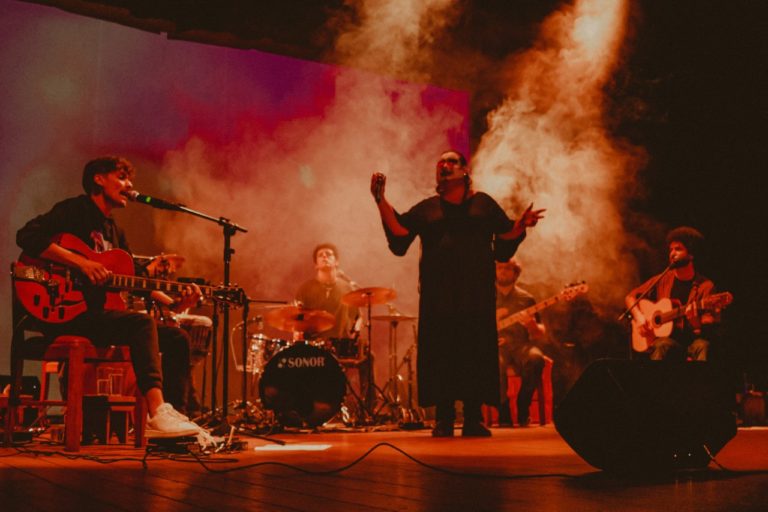 Dons Maria lança primeiro álbum no sábado, 29
