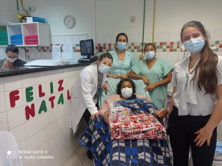 Pacientes da Hemodiálise participam de confraternização de fim de ano