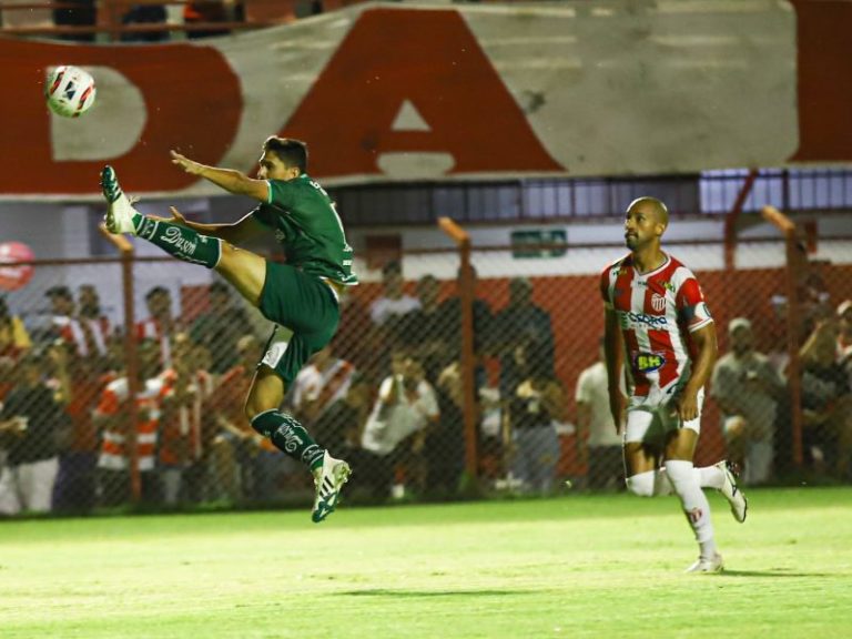 Caldense joga bem, mas perde e deixa o G4