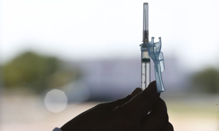 Vacina contra Covid-19 chega a crianças com 6 anos em Poços