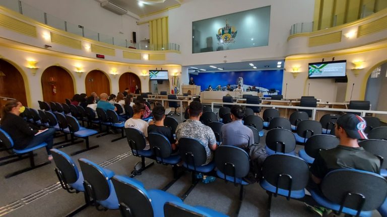 Câmara discute Políticas Públicas para a Juventude de Poços