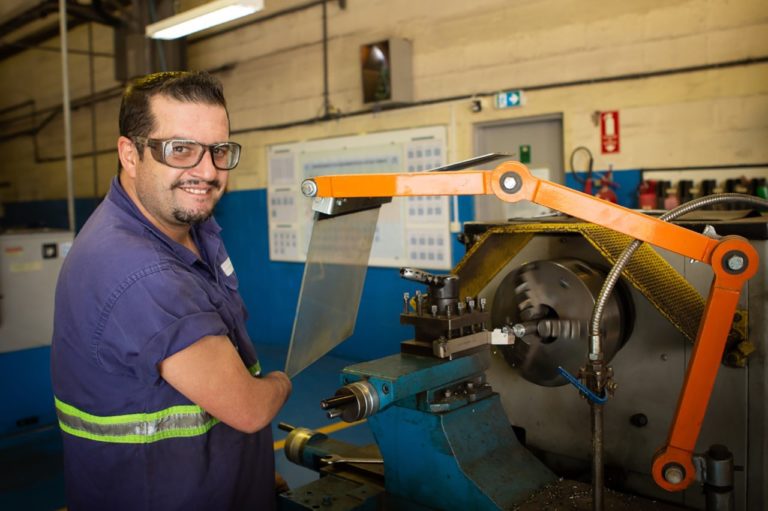 Alcoa celebra o Dia do Trabalhador destacando resultados das iniciativas de Inclusão & Diversidade