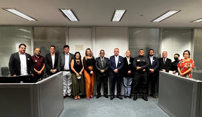 Vereadores participam de reunião em Belo Horizonte para discutir implantação de APAC em Poços