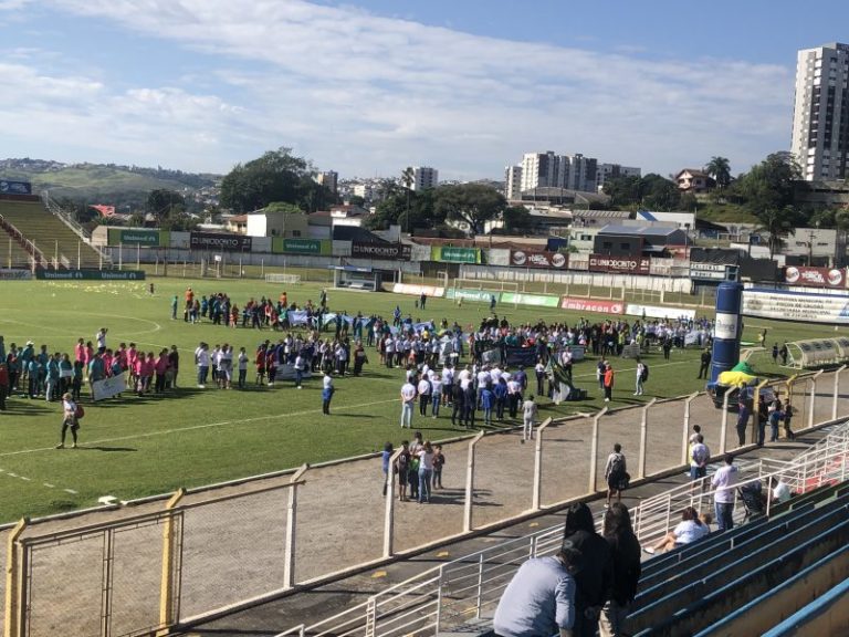 Desfile de delegações abre oficialmente a 42ª Olimtra