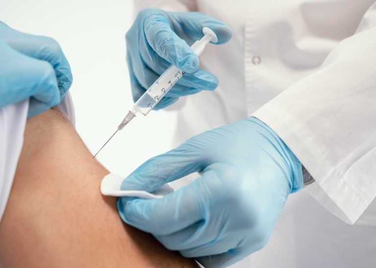 Infectologista alerta sobre a importância da vacina contra a gripe