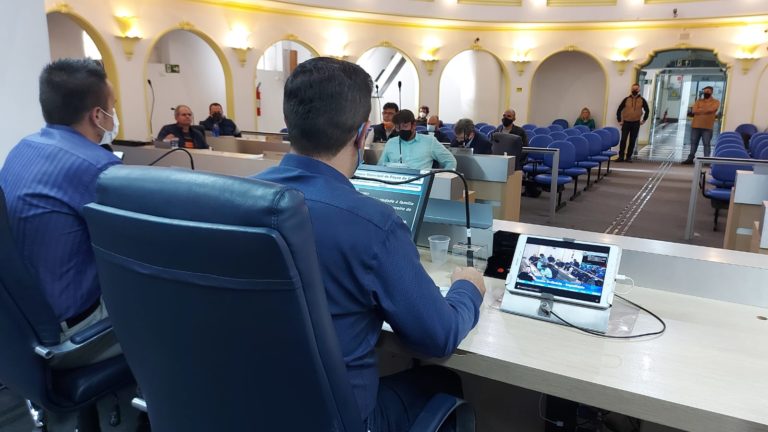 Sessões e audiências da Câmara passam a ter tradução simultânea em Libras
