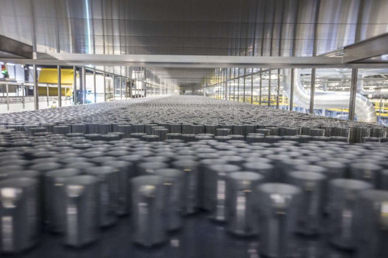 O Grupo CANPACK investirá R$ 710 milhões em fábrica de latas de alumínio em Poços 