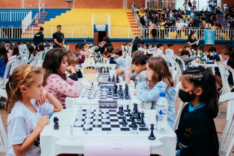Campeonato Brasileiro de Xadrez escolar reúne centenas de participantes em Poços