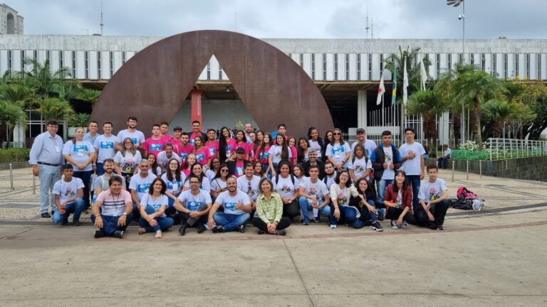 Câmara de Poços participa da Plenária Estadual do Parlamento Jovem
