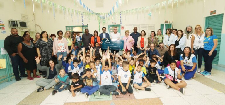 Alcoa doa R$ 150 mil à Prefeitura para celebrar aniversário