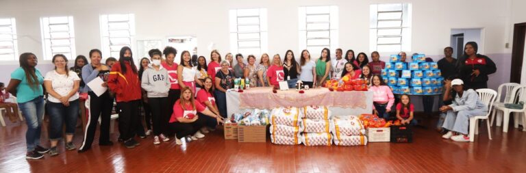 Voluntários da Alcoa encerram o ano com Ação de Natal
