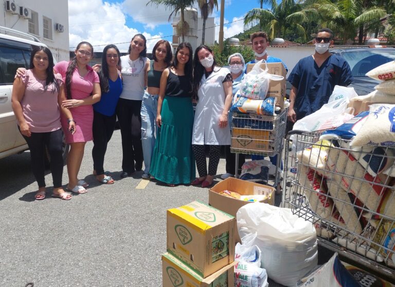 Clínica de emagrecimento doa 585 kg de alimentos para a Santa Casa