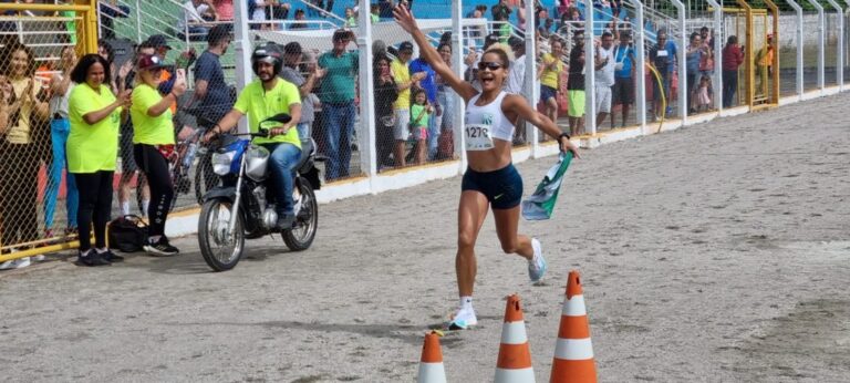 Tatiele Carvalho vence a Volta ao Cristo