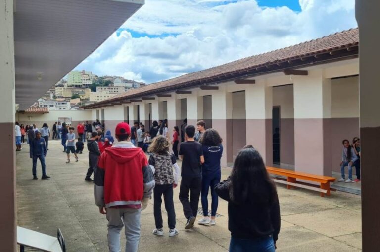 Mais de 18 mil estudantes voltam às aulas na rede municipal de ensino