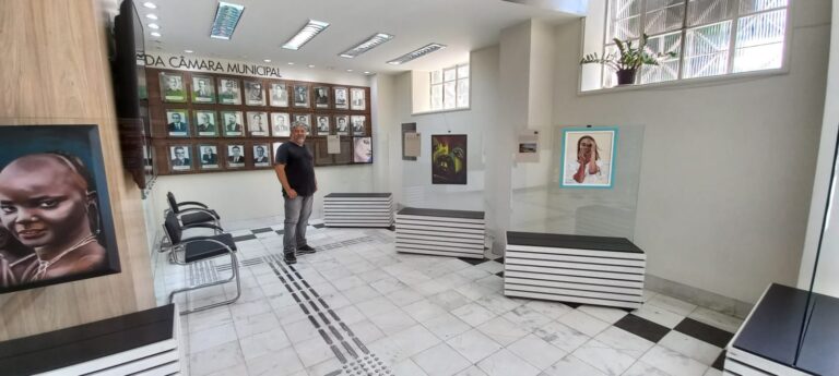 Câmara recebe exposição “Perfil” do artista plástico Luiz Mota