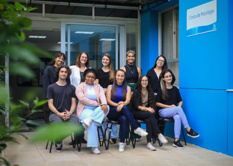 Clínica-escola de Psicologia da PUC Poços inicia atendimento especializado a famílias de autistas 