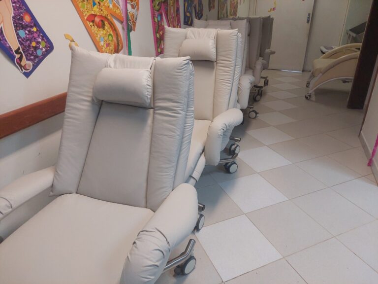 Setor de Hemodiálise da SAnta Casa recebe 25 novas poltronas 
