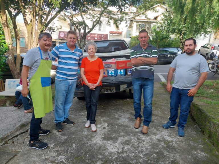 Grupo de produtores de Ibitiúra faz grande doação para o Café Cacon  